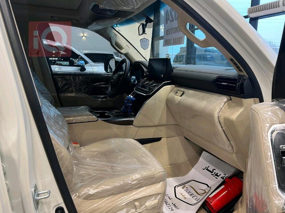 تۆیۆتا لاند کروزەر